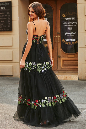 Splendido A Line Spaghetti Straps Nero Abito Lungo Prom con Ricamo